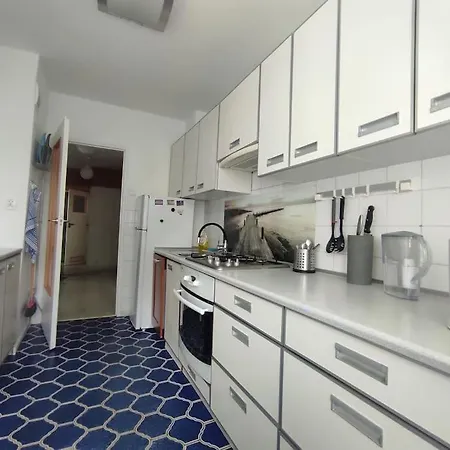 Apartment Apartament Metro Trocka